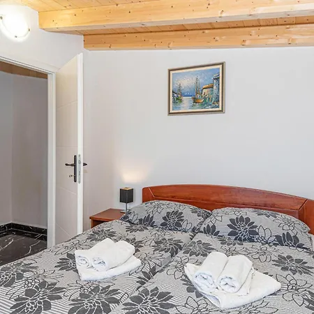 Pet Friendly In Danilo Holiday home *
