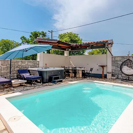 Awesome In Danilo Дом отдыха *