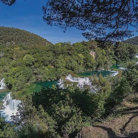 Дом отдыха Awesome In Danilo