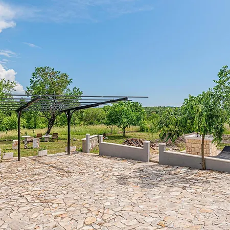 Awesome In Danilo Дом отдыха *